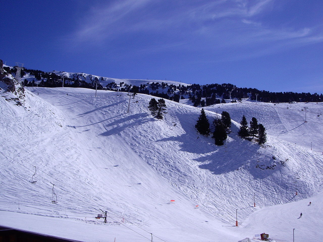 I skidresorten Chamrousse finns många fina backar