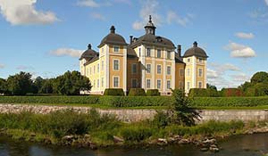 Vackra Strömsholms slott är lätt att ta sig till med hyrbil